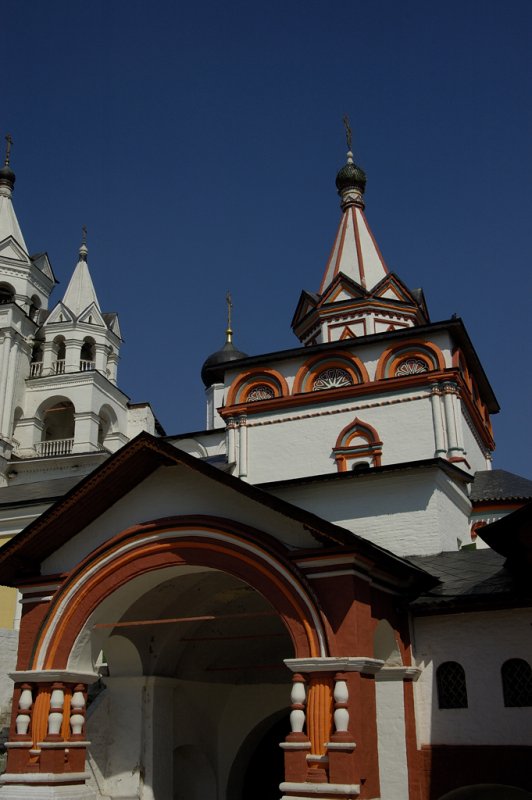 Троицкая надвратная церковь Саввино-Сторожевского монастыря